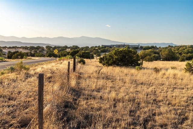 64 Chisholm Trail, Santa Fe, NM 87506
