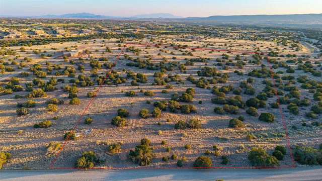 64 Chisholm Trail, Santa Fe, NM 87506
