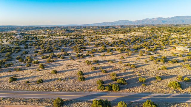 64 Chisholm Trail, Santa Fe, NM 87506