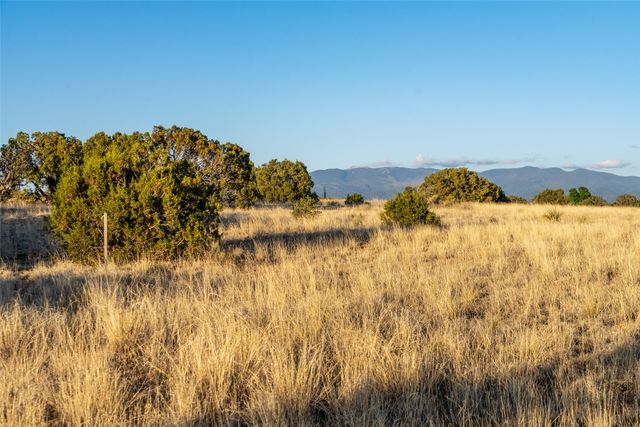 64 Chisholm Trail, Santa Fe, NM 87506