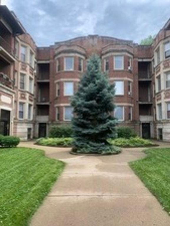 439 E Oakwood Boulevard 53, Chicago, IL 60653