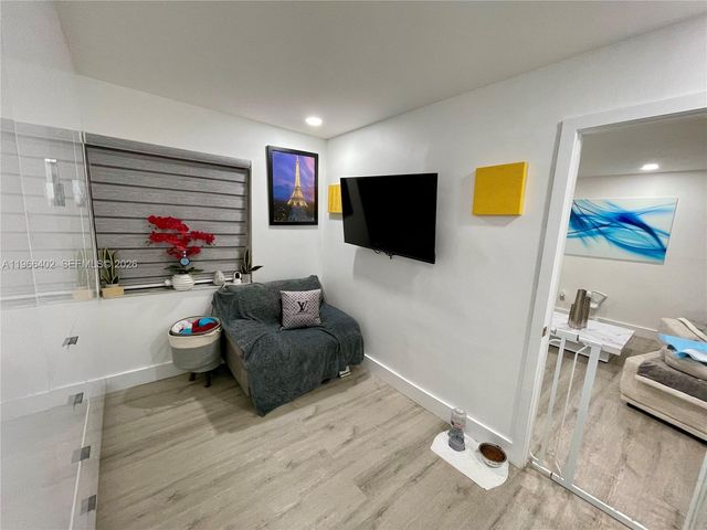 8635 NW 8th St 311, Miami, FL 33126