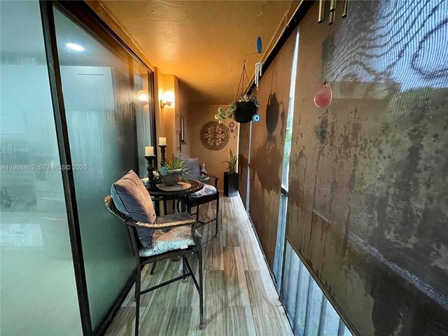 8635 NW 8th St 311, Miami, FL 33126