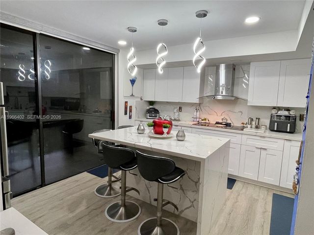 8635 NW 8th St 311, Miami, FL 33126