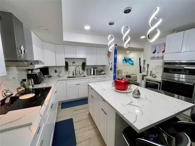 8635 NW 8th St 311, Miami, FL 33126