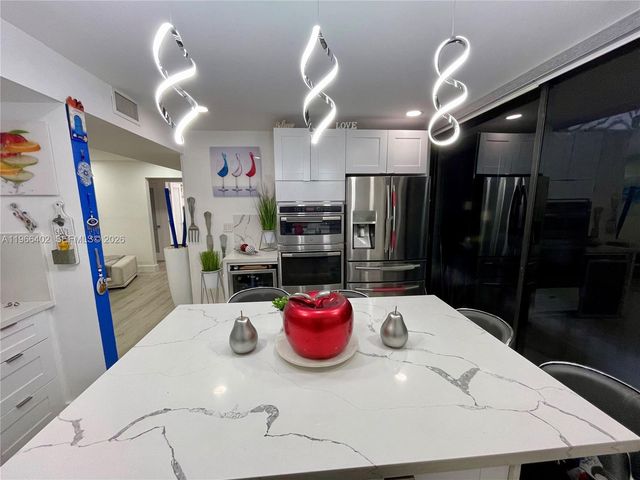 8635 NW 8th St 311, Miami, FL 33126