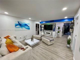 8635 NW 8th St 311, Miami, FL 33126