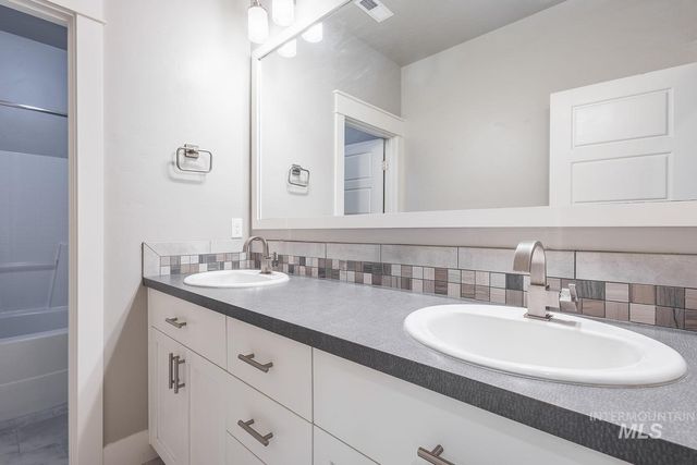 2097 N World Cup Way, Eagle, ID 83616