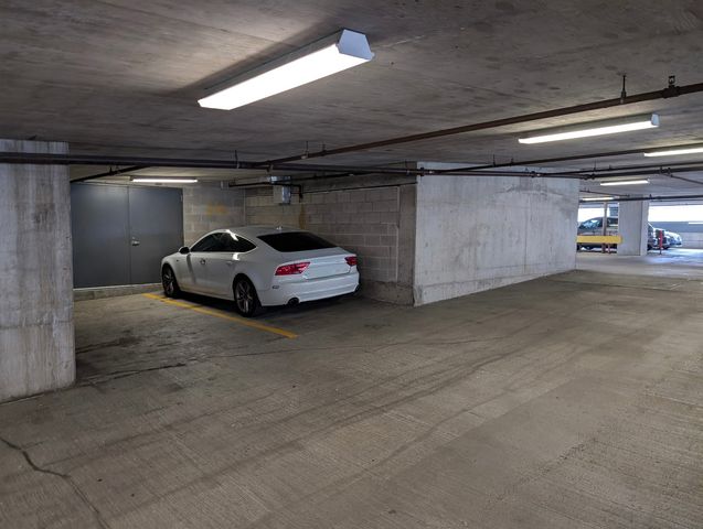 235 W Van Buren Street P-269, Chicago, IL 60607