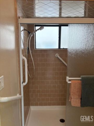 2300 El Portal Drive 69, Bakersfield, CA 93309