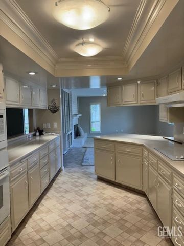 2300 El Portal Drive 69, Bakersfield, CA 93309