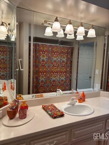 2300 El Portal Drive 69, Bakersfield, CA 93309