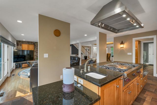 75 Long Pond Road, Dunbarton, NH 03046
