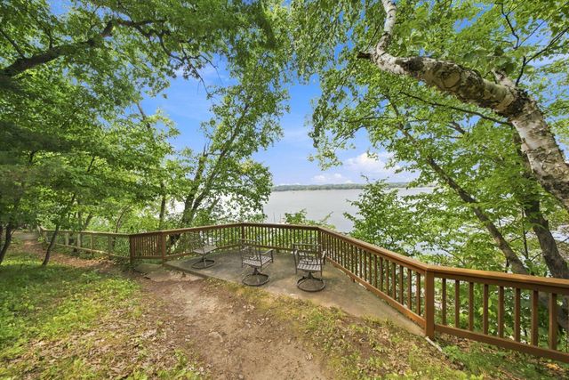 186 Cove Court, Hudson, WI 54016