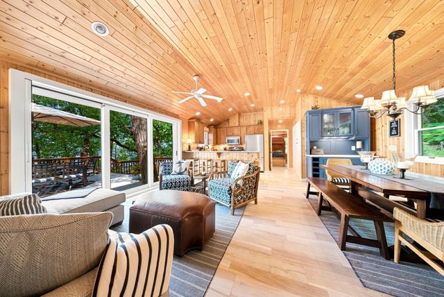 186 Cove Court, Hudson, WI 54016