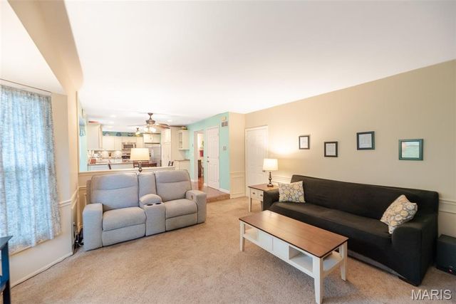 231 Oakbriar Farm Drive, Ballwin, MO 63021