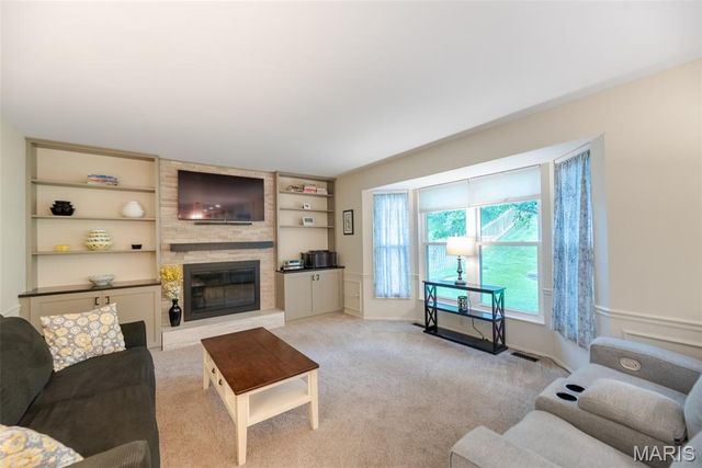 231 Oakbriar Farm Drive, Ballwin, MO 63021