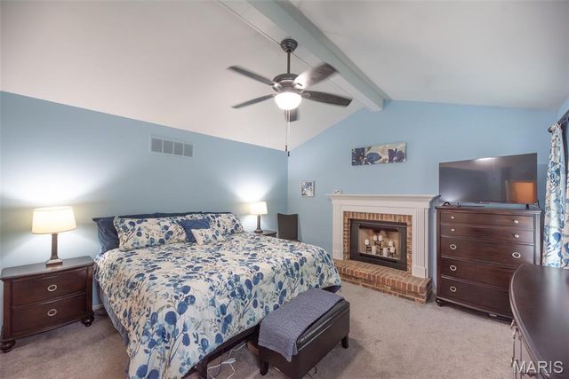 231 Oakbriar Farm Drive, Ballwin, MO 63021