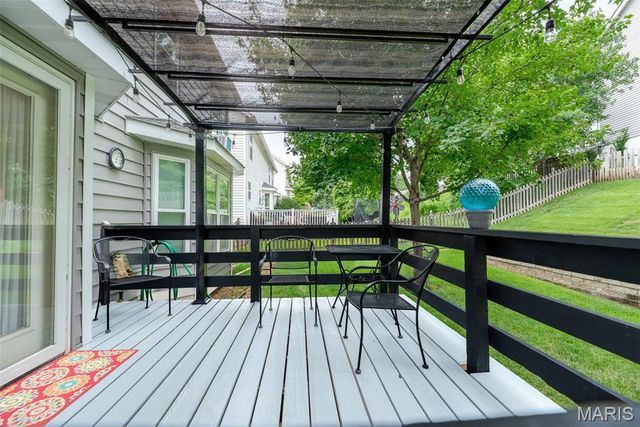 231 Oakbriar Farm Drive, Ballwin, MO 63021