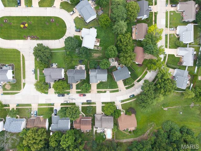 231 Oakbriar Farm Drive, Ballwin, MO 63021
