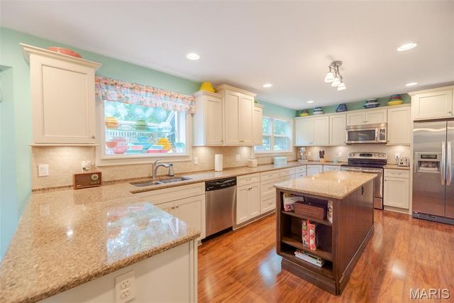 231 Oakbriar Farm Drive, Ballwin, MO 63021
