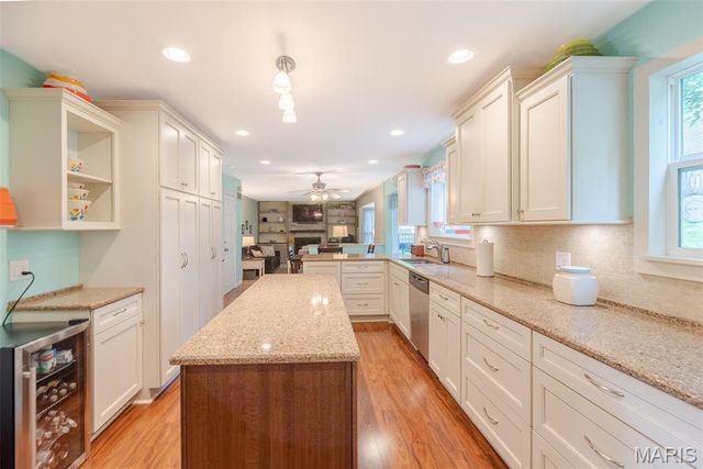 231 Oakbriar Farm Drive, Ballwin, MO 63021