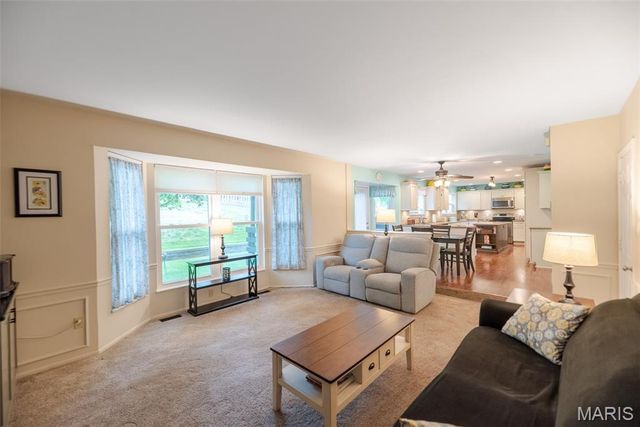 231 Oakbriar Farm Drive, Ballwin, MO 63021