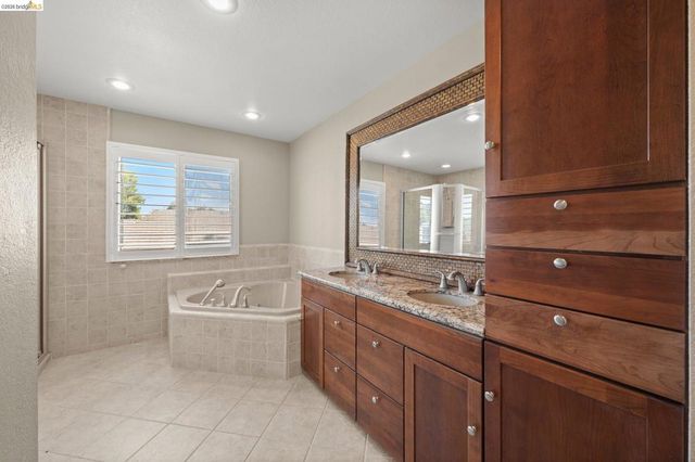 2216 Colonial Ct, Discovery Bay, CA 94505