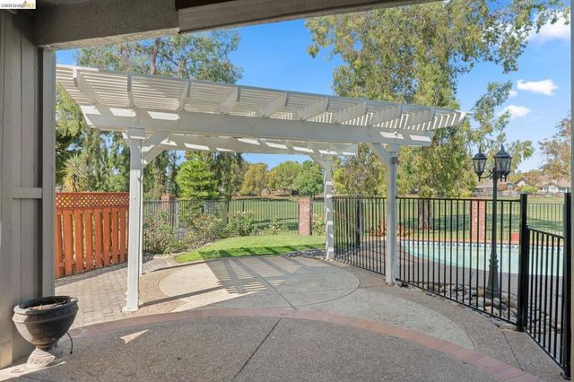 2216 Colonial Ct, Discovery Bay, CA 94505