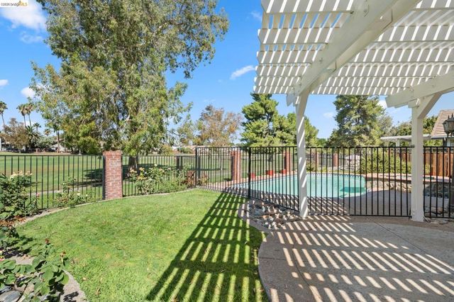 2216 Colonial Ct, Discovery Bay, CA 94505