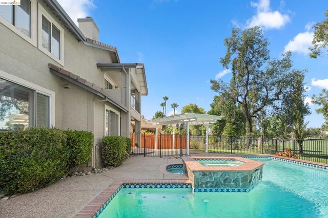 2216 Colonial Ct, Discovery Bay, CA 94505
