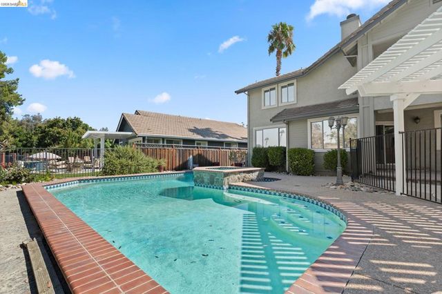 2216 Colonial Ct, Discovery Bay, CA 94505