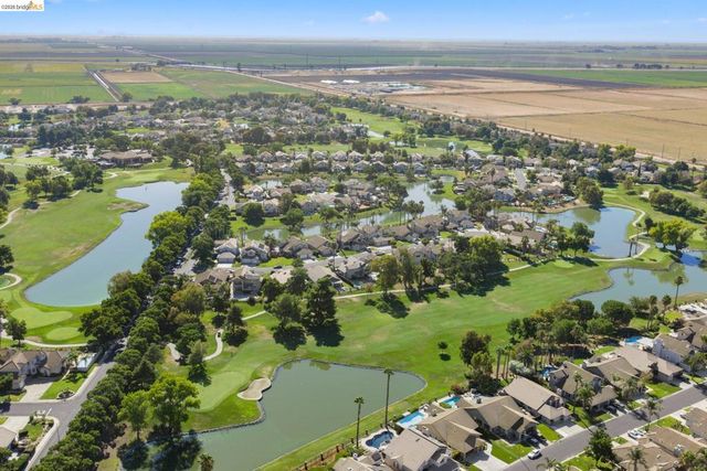 2216 Colonial Ct, Discovery Bay, CA 94505