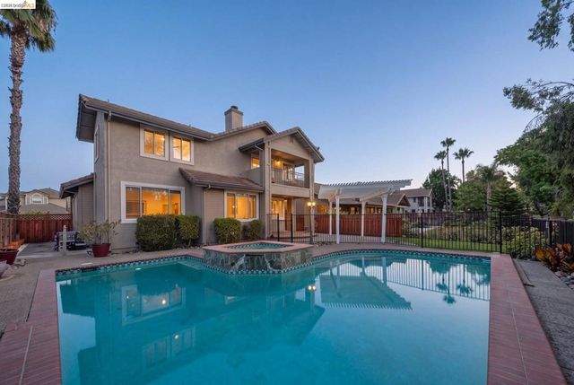 2216 Colonial Ct, Discovery Bay, CA 94505