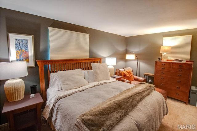4805 Chateau Drive, Godfrey, IL 62035