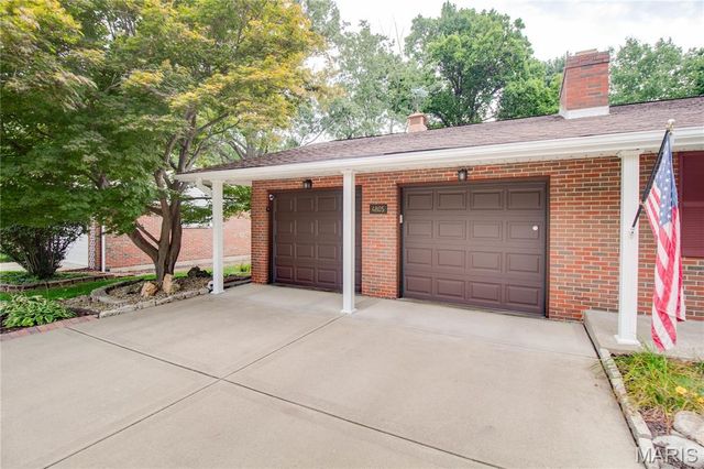 4805 Chateau Drive, Godfrey, IL 62035
