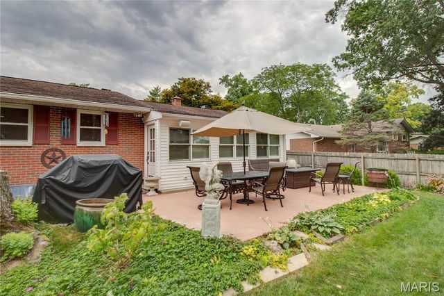 4805 Chateau Drive, Godfrey, IL 62035