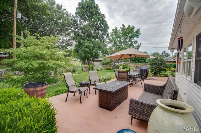 4805 Chateau Drive, Godfrey, IL 62035