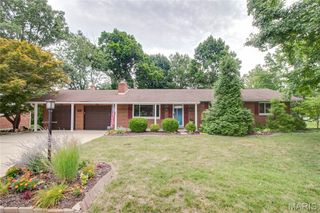 4805 Chateau Drive, Godfrey, IL 62035