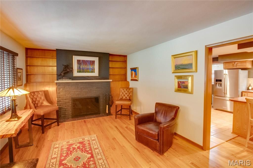 Image 11 of property listing at 4805 Chateau Drive, Godfrey, IL 62035