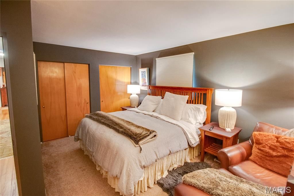 Image 21 of property listing at 4805 Chateau Drive, Godfrey, IL 62035