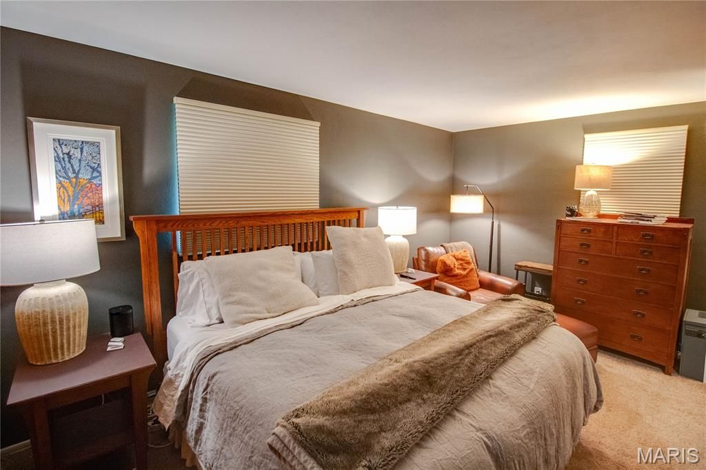 Image 22 of property listing at 4805 Chateau Drive, Godfrey, IL 62035