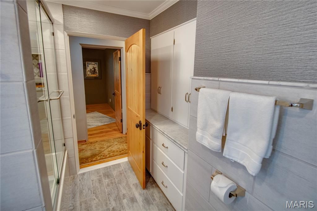 Image 25 of property listing at 4805 Chateau Drive, Godfrey, IL 62035