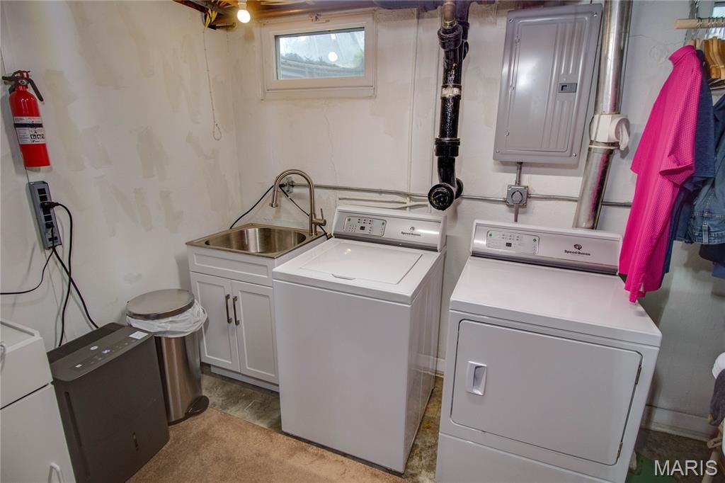 Image 37 of property listing at 4805 Chateau Drive, Godfrey, IL 62035