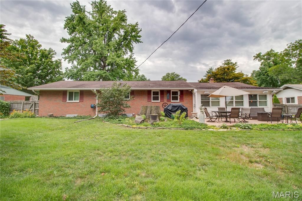 Image 39 of property listing at 4805 Chateau Drive, Godfrey, IL 62035
