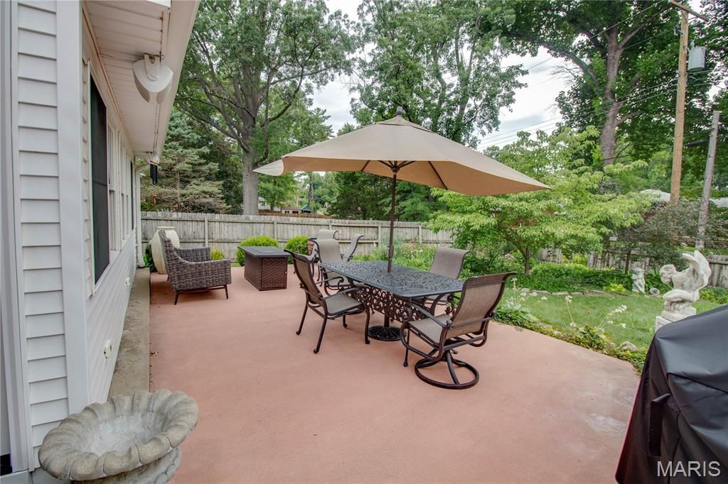 Image 43 of property listing at 4805 Chateau Drive, Godfrey, IL 62035