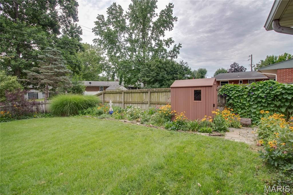 Image 46 of property listing at 4805 Chateau Drive, Godfrey, IL 62035