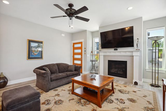 1250 29th Street, Hood River, OR 97031