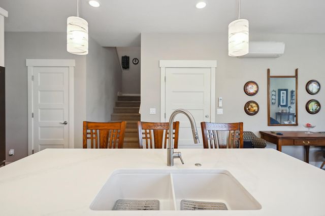 1250 29th Street, Hood River, OR 97031