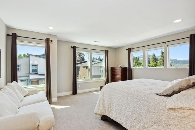 1250 29th Street, Hood River, OR 97031